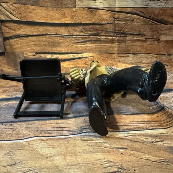 WWF The Rock Wrestling Figure Summer Slam 99 Fully Loaded 2 Jakks Pacific Chair - Picture 7 of 8